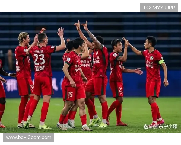 聚焦可收藏足球品牌的历史价值与文化魅力深度全景探索精彩之旅